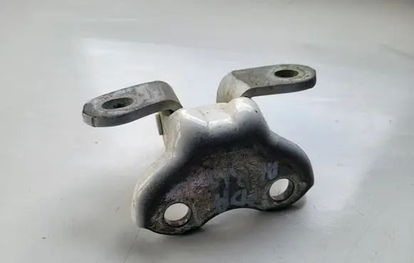 Toyota Auris E180 Front door lower hinge 