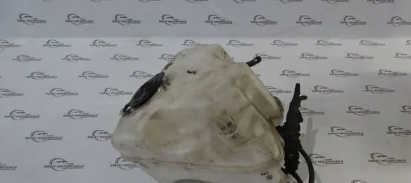 Lexus CT 200H Windshield washer fluid reservoir/tank 060851