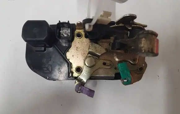 Chrysler PT Cruiser Front door lock