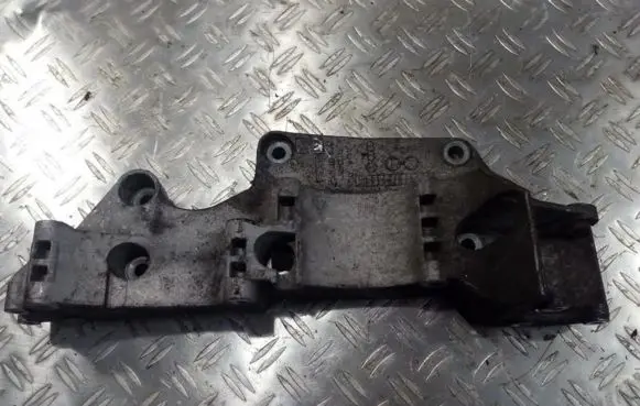 Volkswagen Transporter - Caravelle T5 Engine mounting bracket 045903143c