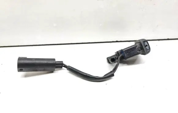 BMW 1 E82 E88 Windshield washer spray nozzle 7110851