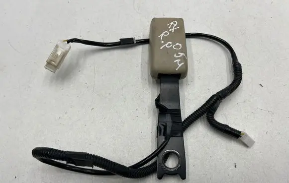 Lexus RX 300 Front seatbelt buckle E067902