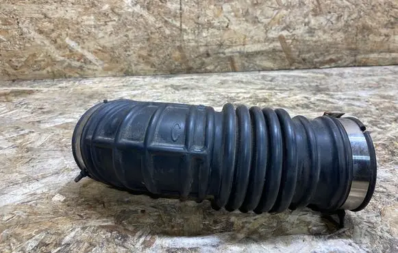 Infiniti G37 Air intake duct part