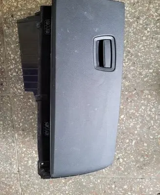 BMW 7 F01 F02 F03 F04 Glove box