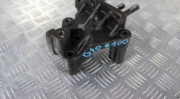 Mitsubishi 3000 GT Engine mounting bracket