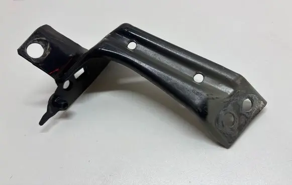 Volkswagen PASSAT B8 Fender mounting bracket 3G0821141A