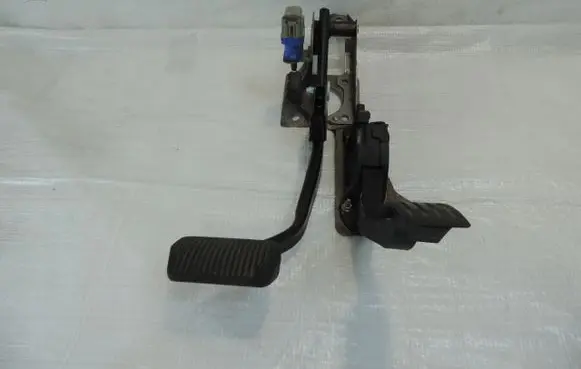 Ford Kuga II Pedal assembly AV61-2467-GA