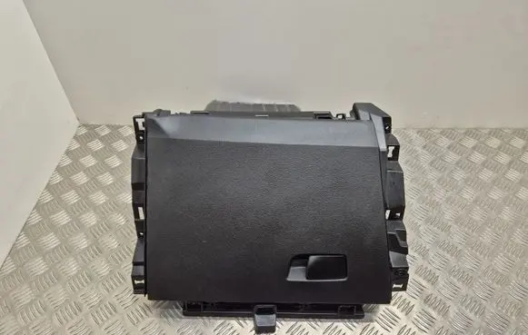 Glove box