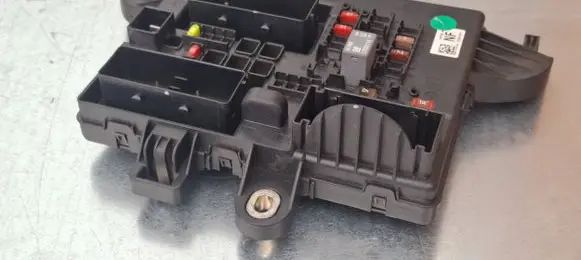 Opel Insignia A Fuse module 13277322