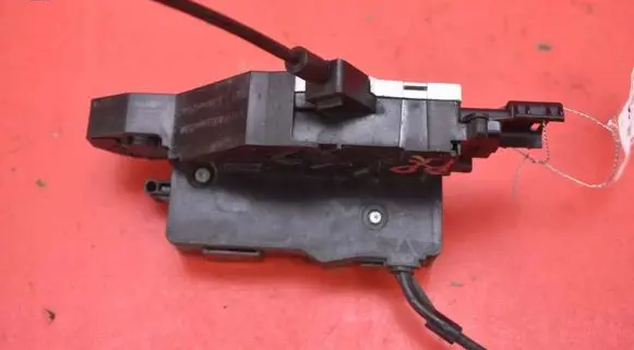 Citroen C3 Picasso Front door lock 24094158