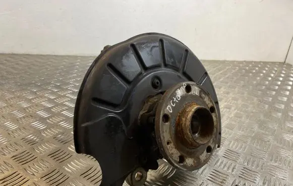 Skoda Octavia Mk2 (1Z) Front wheel hub