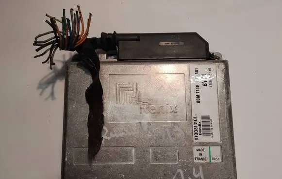 Renault Clio II Engine control unit/module 7700731801 S100813101 7700735140