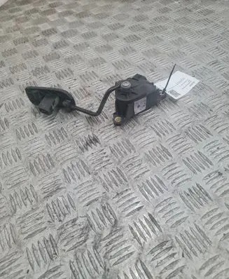 Nissan Note (E11) Accelerator throttle pedal 18002AX700