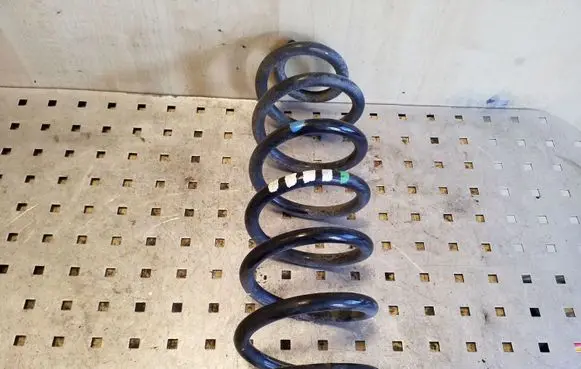 Mercedes-Benz C W205 Front coil spring