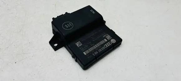 Audi Q3 8U Gateway control module 8U0907468G