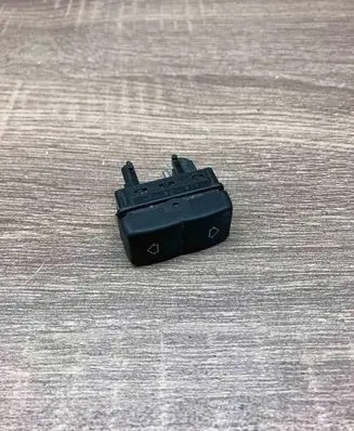 BMW 5 E34 Electric window control switch 8366506