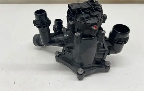 BMW 3 G20 G21 Thermostat/thermostat housing 8642559