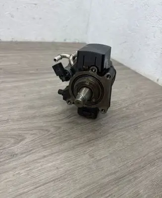 Volkswagen Touran II Fuel injection high pressure pump 03L130755E 090610144554