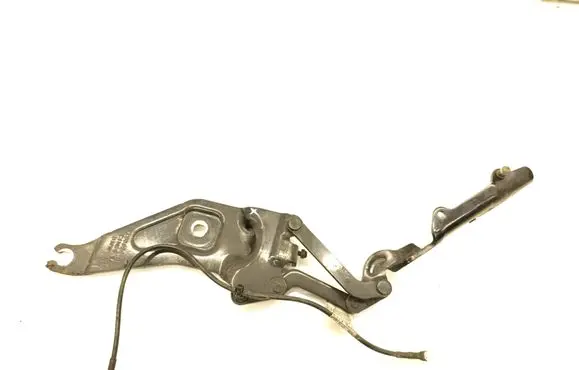Engine bonnet/hood hinges