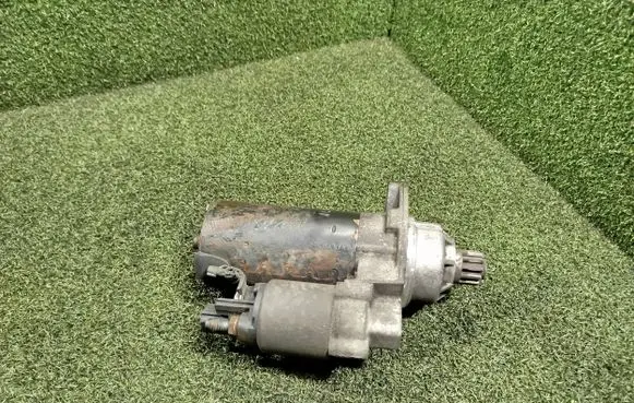 Volkswagen Golf V Starter motor 025286