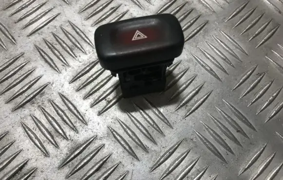 Nissan Primera Hazard light switch