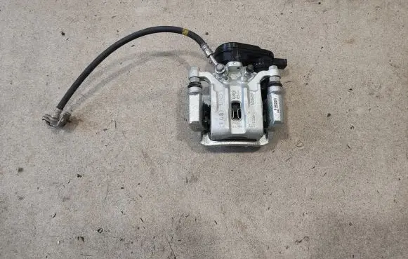 Hyundai Kona I Rear brake caliper G358237700