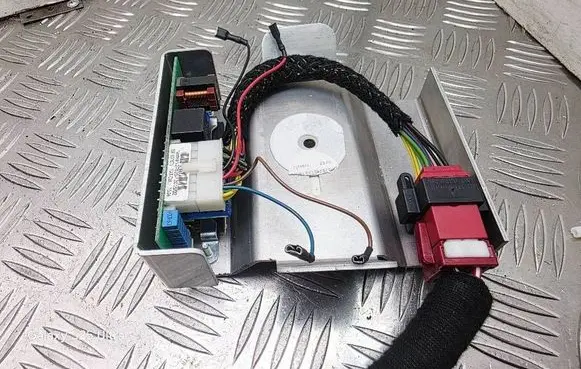 Audi TT Mk1 Sound amplifier 8N7035401 2752513015