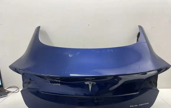 Tesla Model 3 Tailgate/trunk/boot lid