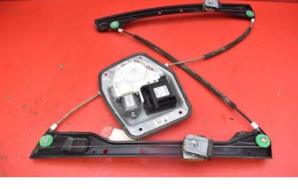 Volkswagen Golf Plus Front door window regulator with motor 1K3837462B