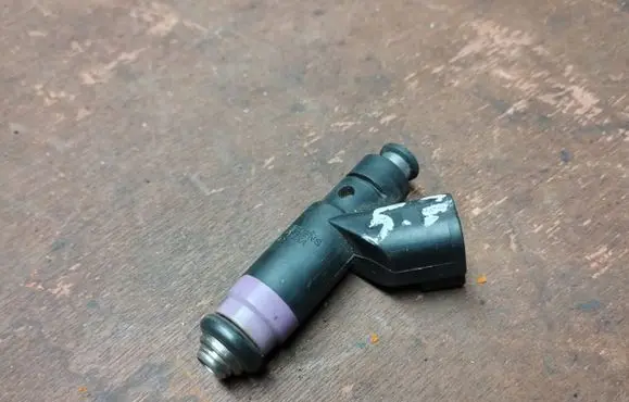 Dodge Durango II Fuel injector 53032713AA