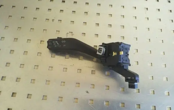 Volkswagen Golf V Indicator stalk 1K0953513G