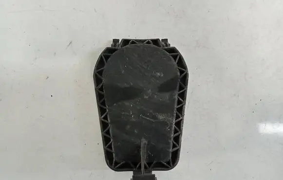Volkswagen Touran I Headlight/headlamp dust cover 304411172N2 30-441-11172N2