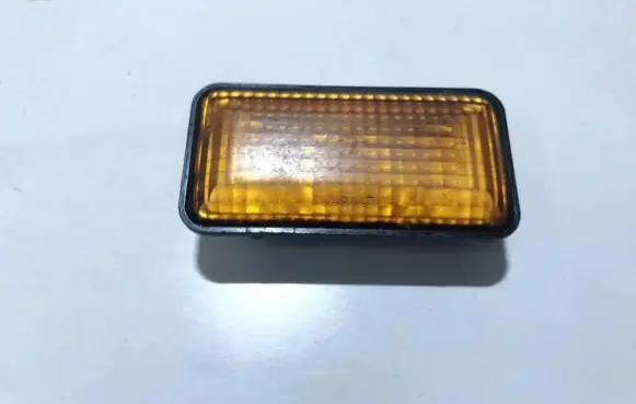 Volkswagen Golf III Front fender indicator light 1h0949117 ulo321r