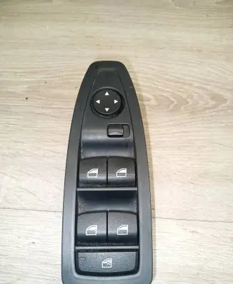 BMW 1 F20 F21 Electric window control switch 728383206 13092011 0843106