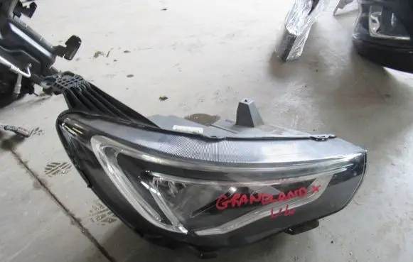 Opel Grandland X Headlight/headlamp YP00015480