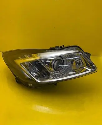 Opel Insignia A Headlight/headlamp 1ZT009631-02