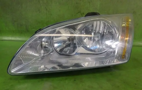 Ford Focus Headlight/headlamp 4M51-13W030-AE