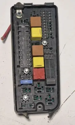Opel Vectra C Fuse module 13144709 06DQLK 040309