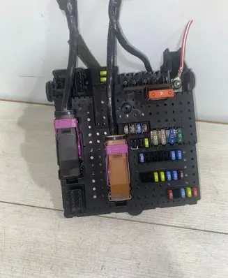 Volvo V70 Fuse module 8676391 12217799 04W444