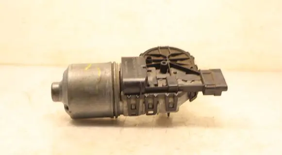 Peugeot 208 Wiper motor 0390241540