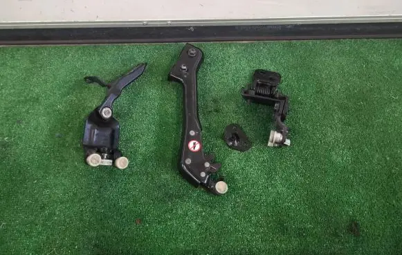 Ford Transit Custom Sliding door lower roller guide/hinge BK21V25000AG