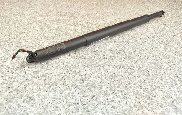 BMW i5 G60 Tailgate hydraulic set 5B3C1A1