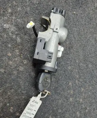 Nissan Almera Tino Ignition lock