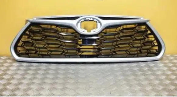 Toyota Highlander XU70 Front bumper upper radiator grill 531110E250