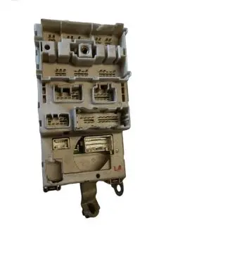 Toyota RAV 4 (XA20) Fuse module 1E310065 8273342080