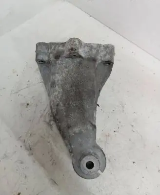 Mercedes-Benz E W212 Engine mounting bracket A6512233504 A046000
