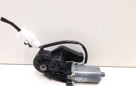 Mercedes-Benz C W204 Seat adjustment motor 825843694 0390203369
