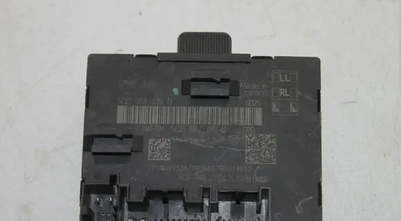 Audi A3 S3 8V Door control unit/module 5Q0959395B