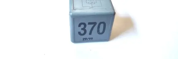 Volkswagen PASSAT B5 Other relay 8D0951253