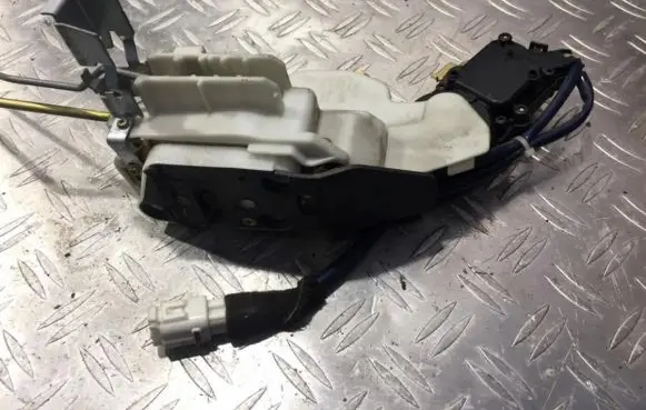 Suzuki Liana Front door lock